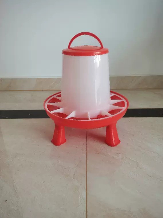 Mangeoire 6kg avec patte